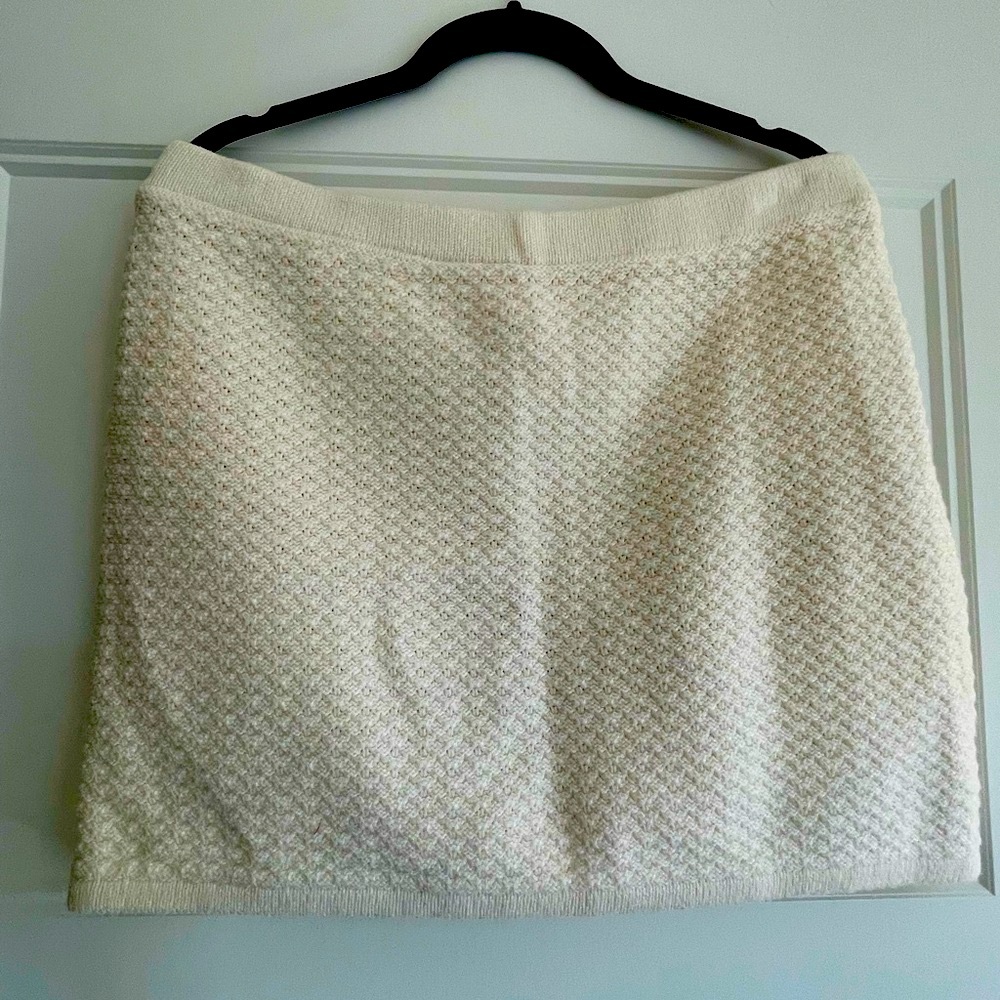 Abercrombie & Fitch, textured cream cream skirt, stretch, no signs of wear